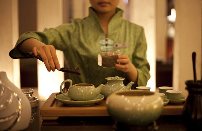傳統(tǒng)化or標(biāo)準(zhǔn)化，中國(guó)茶市場(chǎng)應(yīng)如何破局？