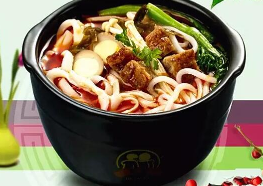 15年憑借一碗土豆粉開(kāi)近千家店，秘訣是什么？
