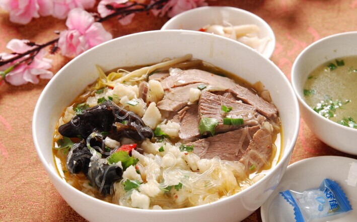 特色美食被“標(biāo)準(zhǔn)化”背后的思考：同質(zhì)化問(wèn)題怎么破？