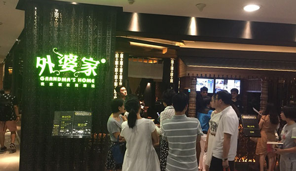 快來(lái)看啊！奶奶和外婆打起來(lái)了！|餐飲界