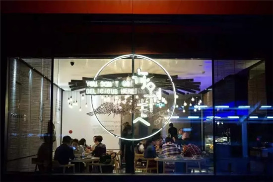 外婆家旗下“你別走”制全蝦宴，吳國(guó)平還想做什么？|餐飲界