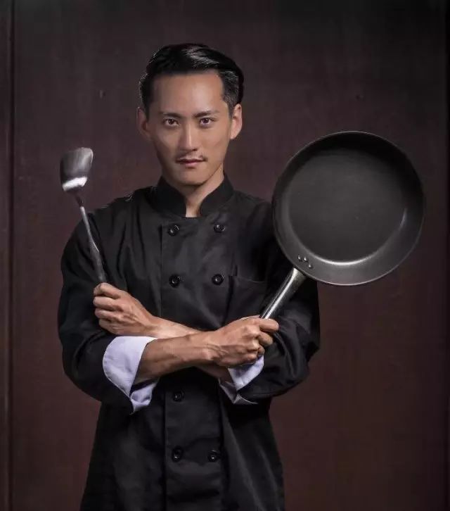 明明可以靠臉吃飯，卻做了豬手外賣，月流水做到20