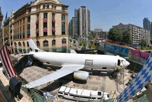 武漢商人購(gòu)?fù)艘埏w機(jī)建餐廳 按空乘標(biāo)準(zhǔn)招服務(wù)員|餐飲界