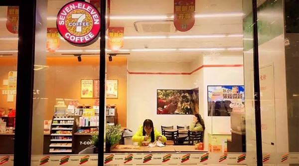 便利店紛紛跨界玩起餐飲，對餐飲企業(yè)是福還是禍？