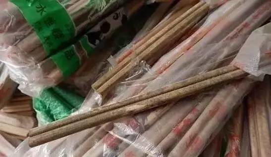 1毫克就能致癌！你在餐廳用的這種筷子，很可能滋生這種毒素！