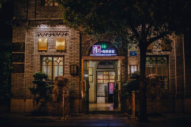 跨界做餐飲，單店日均流水43萬，已經(jīng)火爆了四年