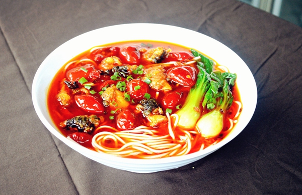 多家小面館員工稱幾月未領(lǐng)工資，重慶小面不賺錢了？