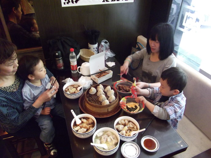 餛飩店20年都辦不下證，總理推動(dòng)“放管服”有望結(jié)束這種荒誕|餐飲界