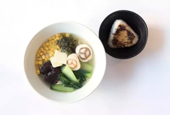 奔馳干起了餐飲，網(wǎng)友評(píng)價(jià)是這樣的……