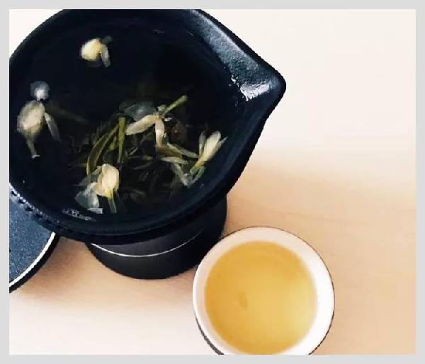 無(wú)印良品開(kāi)了一家咖啡館，但主角是一款“性冷淡”的茶？|餐飲界