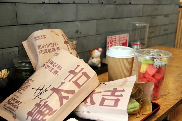 風口上的同類，為何黃太吉關(guān)店過半，西少爺年入1億？|餐飲界
