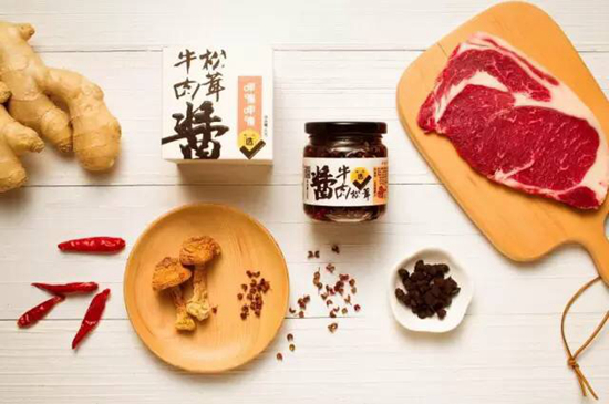 面對(duì)早已對(duì)手林立的調(diào)味品市場(chǎng)，呷哺呷哺為何現(xiàn)在才選擇進(jìn)入？