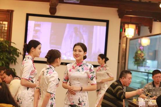 1個(gè)月火爆整個(gè)重慶，這家重慶火鍋店到底做了啥?