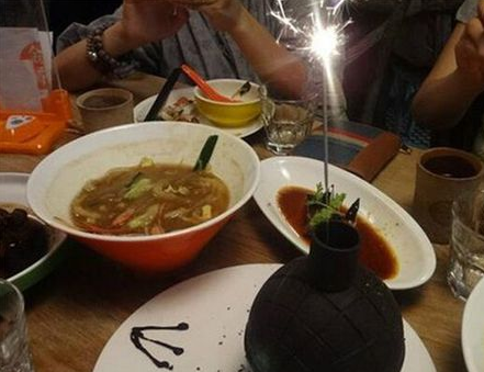 點(diǎn)了道餐廳特色“地雷菜” 誰知上桌真“炸”了，燙傷顧客|餐飲界