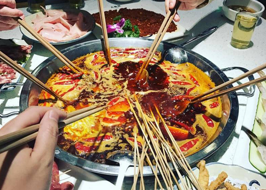 敢去紐約時代廣場秀肌肉，這個四川火鍋憑什么？