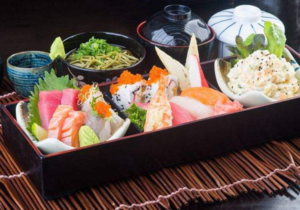 日料KO中國(guó)七大菜系，中國(guó)餐飲怎么辦？