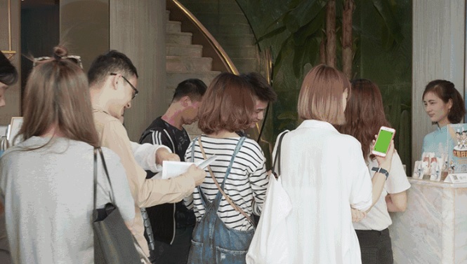 最新人氣店探秘，究竟是什么讓這幫90后吃貨排隊3小時也要等？