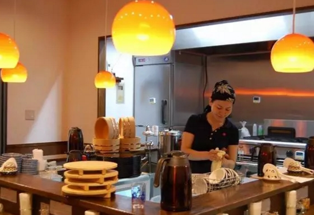 一人玩轉一家餐廳！這位日本女工程師把效率和眾包發(fā)揮到了極致