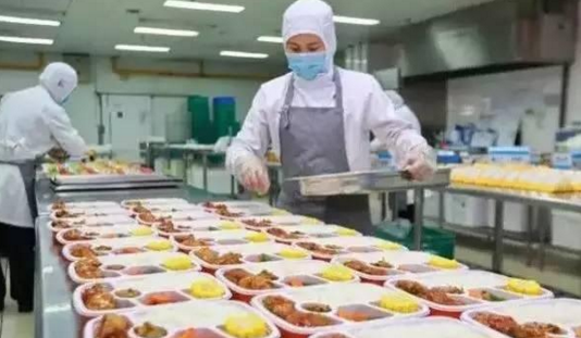 肯德基、真功夫率先“上車”，高鐵外賣這個蛋糕該怎么分？