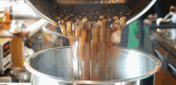 一杯奶茶=8罐紅牛！你們愛喝的COCO、貢茶等暢銷奶茶，還敢喝嗎？