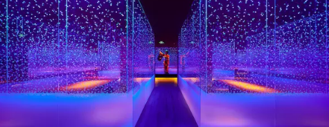 長春這家日料餐廳，大面積藍光籠罩的做法適合用餐嗎？