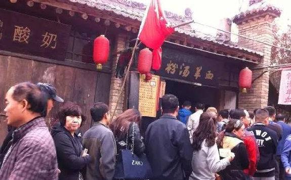 袁家村餐飲日營(yíng)業(yè)額200萬(wàn)，為什么別人一模仿就死翹翹？
