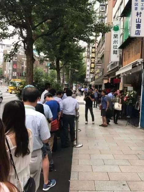 100塊一碗的蘭州拉面竟在日本排長隊(duì)，中國餐飲人該如何走出去？ | 深思