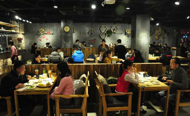 每天只賣一道菜月入120萬日元，她成功的秘訣是什么？|餐飲界