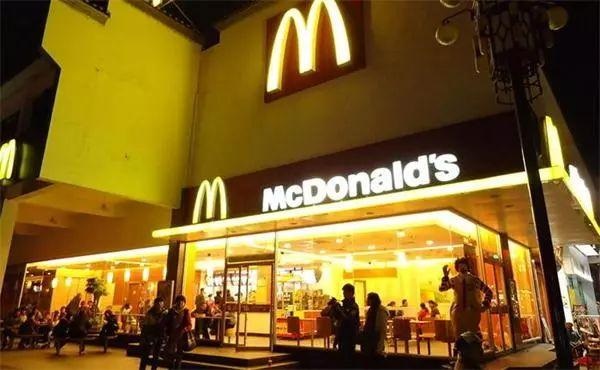 麥當勞的簡餐化套路，學晚了被甩幾條街！