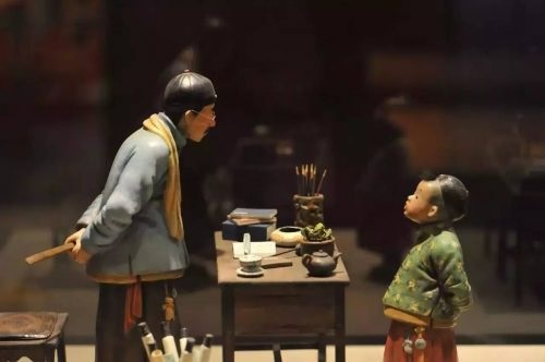 狗不理、大麻花，那是給外地人吃的，煎餅果子才是天津衛(wèi)的真愛！