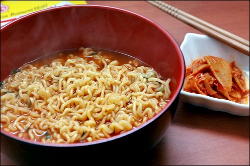 外賣終結(jié)方便面？ 專家稱方便面可轉(zhuǎn)向休閑食品