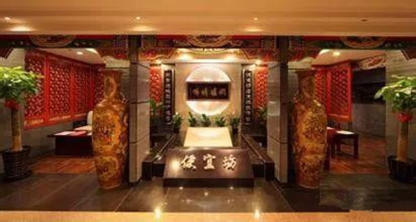 同樣都是做鴨，成名600年的烤鴨鼻祖，竟這樣被全聚德?lián)屃孙L(fēng)頭？