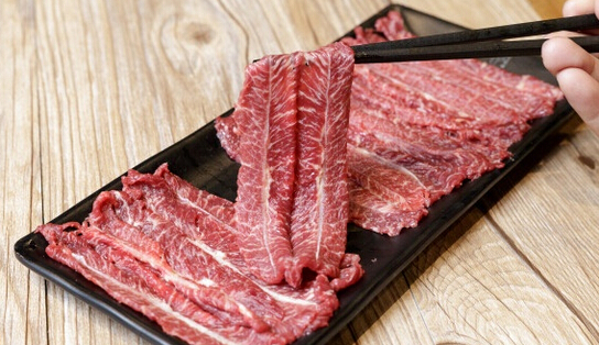 這個(gè)城市400多家潮汕牛肉火鍋，今冬只剩下101家，原來被串串香給頂了|餐飲界