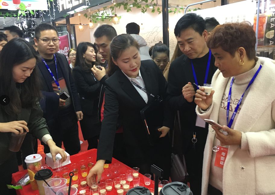 一夜之間火爆全國的烏龍煎，究竟做對了啥？