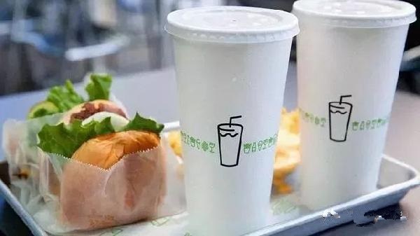 從路邊小攤到年入10億美元的上市餐企，只用了10年就碾壓麥當勞！