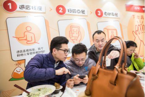 營業(yè)額漲逾40%、人效翻3倍！詳細(xì)解剖五芳齋無人智慧餐廳是如何誕生的|餐飲界