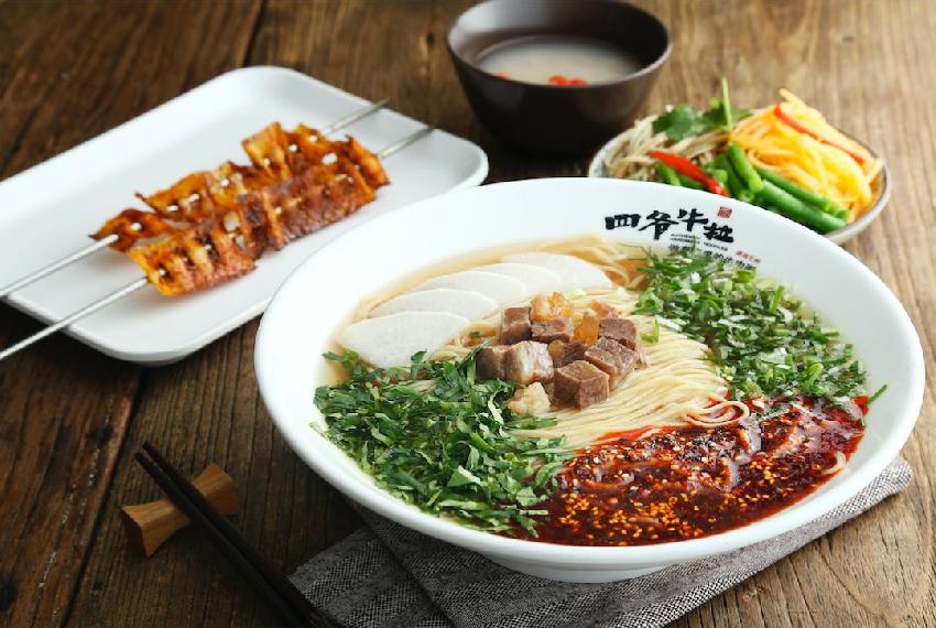 如何優(yōu)雅地吃掉一碗正經(jīng)牛肉面？|餐飲界