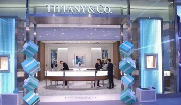 從時(shí)尚到過時(shí)，Tiffany藍(lán)是這樣一步步被餐飲人用廢的！