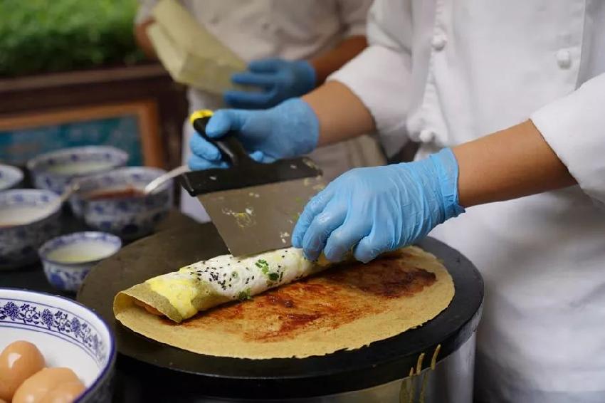 煎餅馃子出標(biāo)準(zhǔn)，薄餅直徑不小于38cm！網(wǎng)友：以后還能加辣條么？