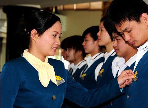 “小女孩”是做不好領(lǐng)班的！如何做一個優(yōu)秀的餐廳領(lǐng)班？