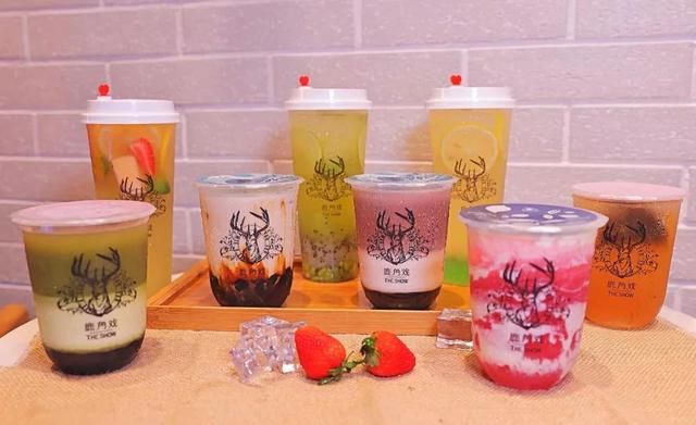 鹿角戲更名傳因資本注入，茶飲品牌緣何受資本青睞？｜餐見