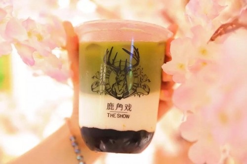 鹿角戲以創(chuàng)意美學定義一杯奶茶   再次引發(fā)跟風潮