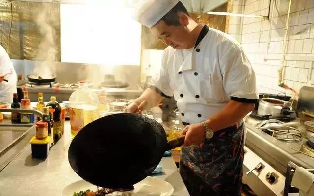 開(kāi)餐廳四個(gè)數(shù)據(jù)定生死，不會(huì)算你就永遠(yuǎn)做不大！