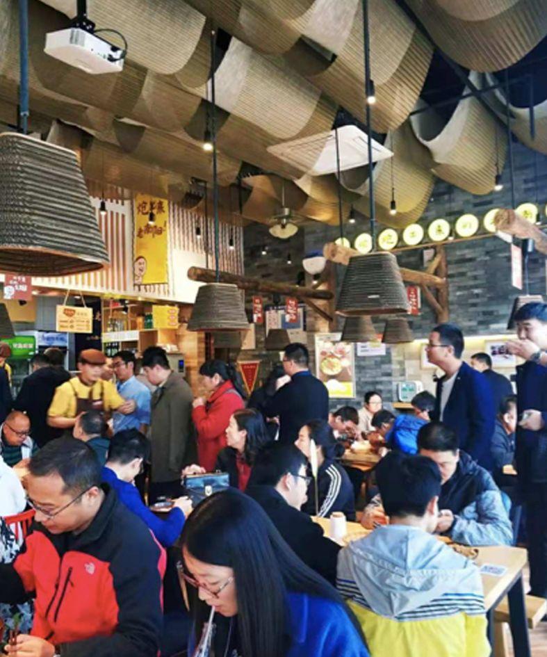 100多平的店面日收1.5萬，翻座達(dá)6次以上，憑什么？