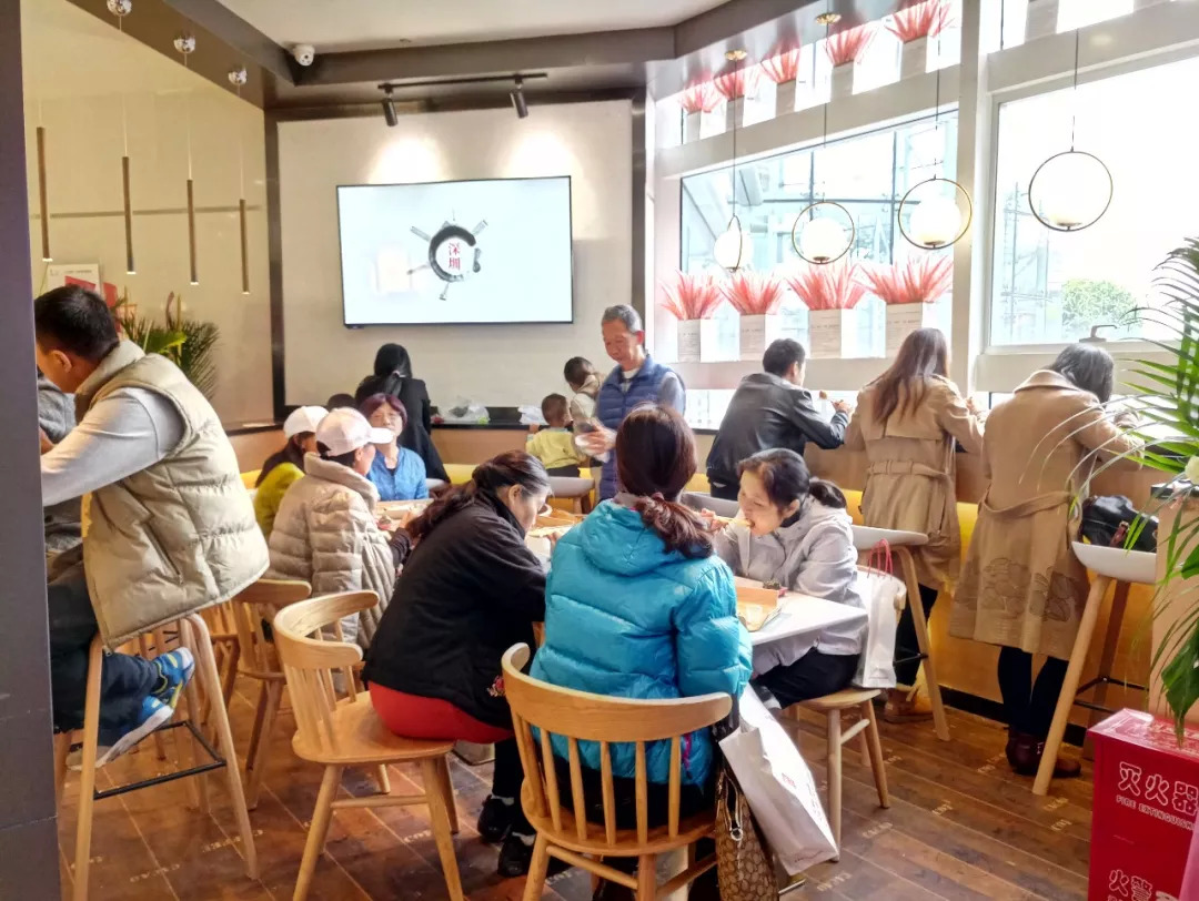 餐飲人：沒(méi)辦法，做餐飲就得這樣...