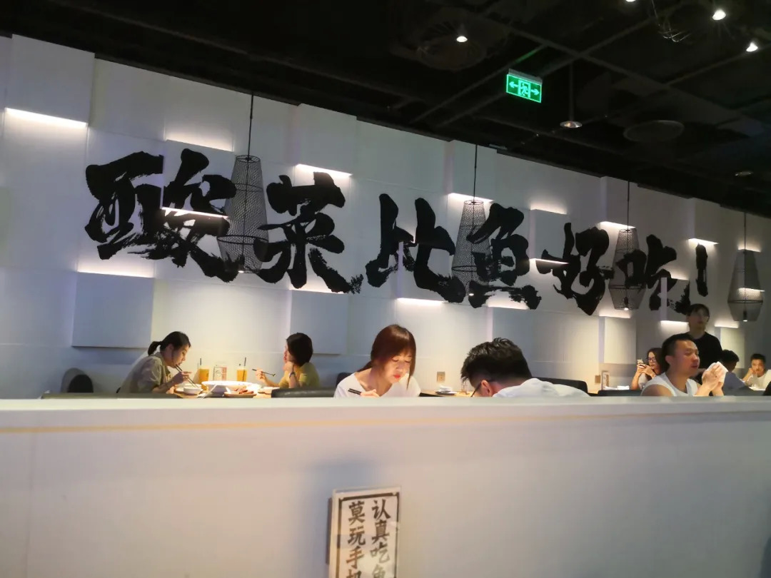 優(yōu)秀品牌都是一名好“演員”，它們都擅長(zhǎng)“立人設(shè)”｜餐見(jiàn)|餐飲界
