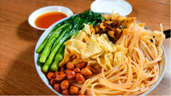 大型真香現(xiàn)場，青菜才是螺螄粉的“靈魂伴侶”