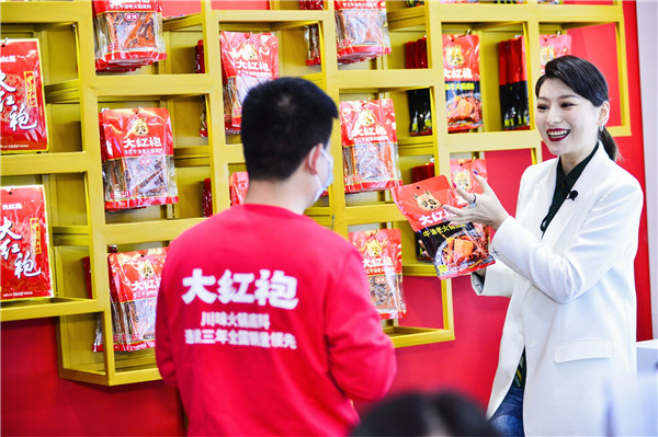 2噸巨型火鍋底料亮相！天味食品實力引爆春糖
