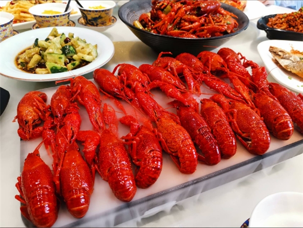 單場直播破20萬，抖音武漢美食人氣榜第1名，這家小龍蝦店是如何做到的？