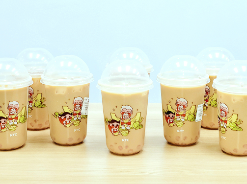 新老品牌聯(lián)手送出夏日甜蜜！元?dú)馍致?lián)名KFC推蜜瓜味乳茶